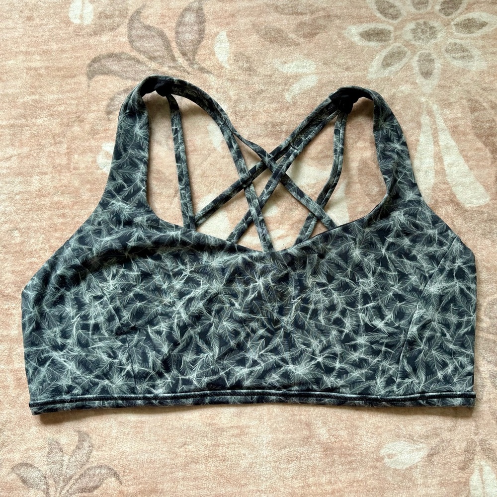 🖤🩶 Lululemon “Free to be Tranquil” yoga bra 🩶🖤